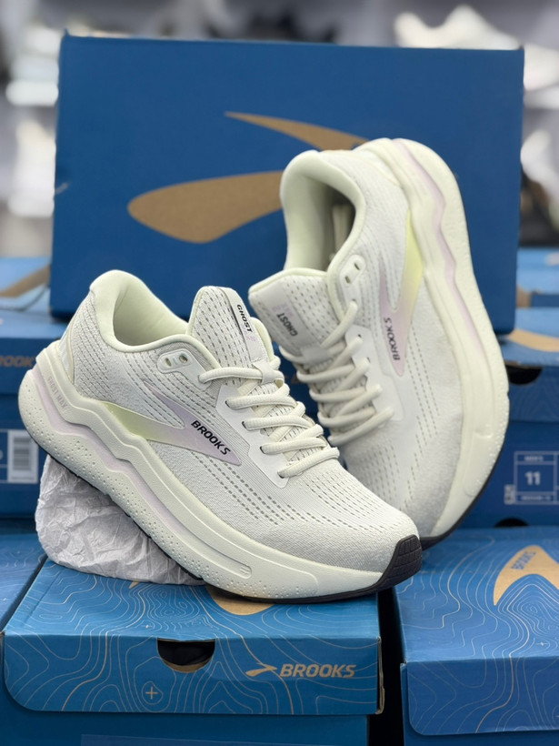 کتونی رانینگ و پیاده روی وارداتی بروکس گاست مکس ۲/Brooks ghost max 2 / ساخت ویتنام / سایز 40 الی 45/ضمانت اصالت کالا