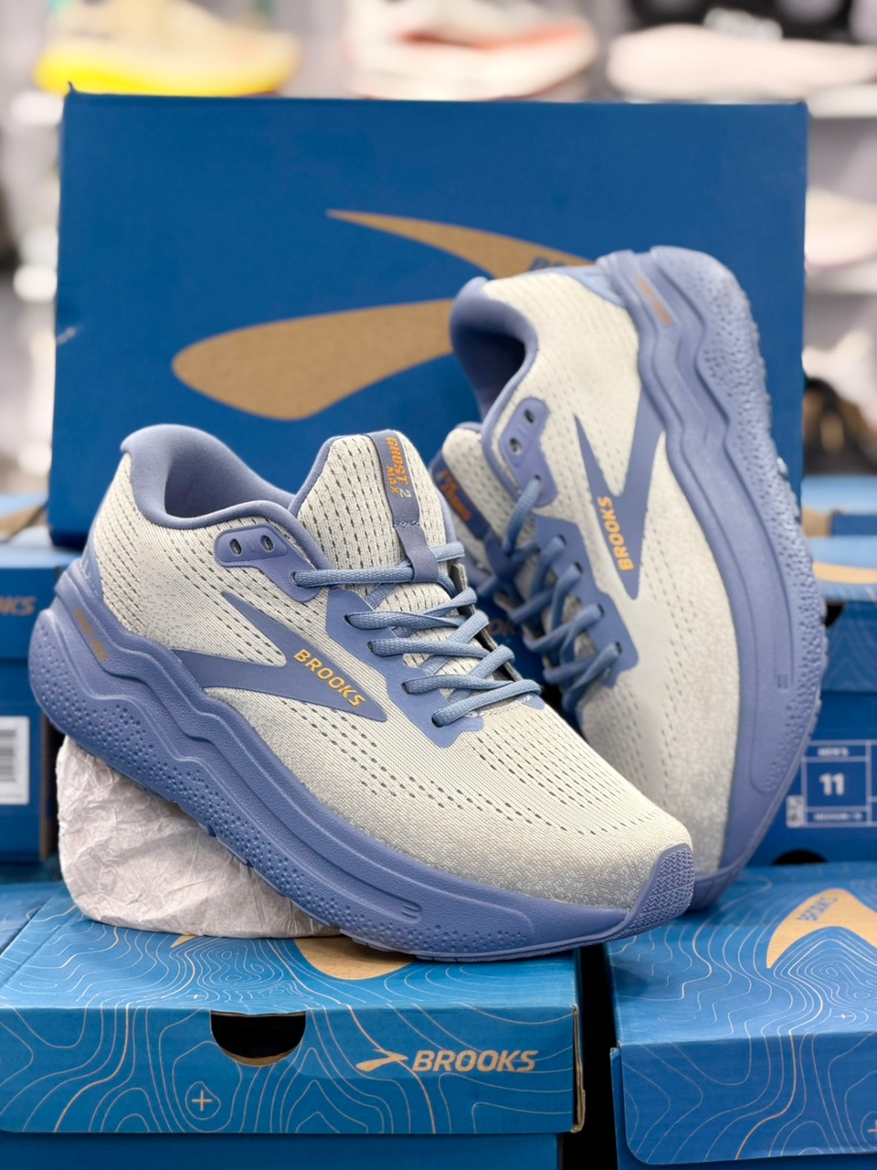 کتونی رانینگ و پیاده روی وارداتی بروکس گاست مکس ۲/Brooks ghost max 2 / ساخت ویتنام / سایز 40 الی 45/ضمانت اصالت کالا