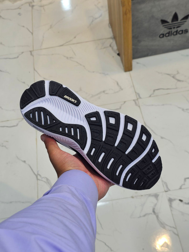 کتونی بروکس گاست ۱۷ / Brooks Ghost 1۷ / سایزبندی 40 تا 45/ساخت ویتنام/ فروش تک و عمده/ ضمانت کالا