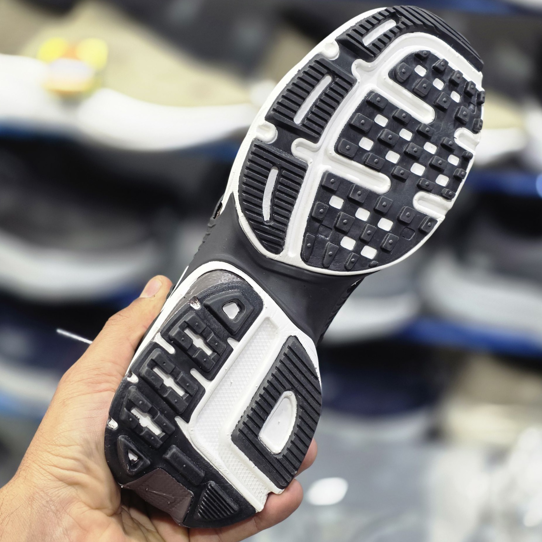 کتونی نایک کشلون وی تو کی | ست زن و مرد | باجعبه Nike V2k Run سایز بندی کامل ۳۷ تا 40