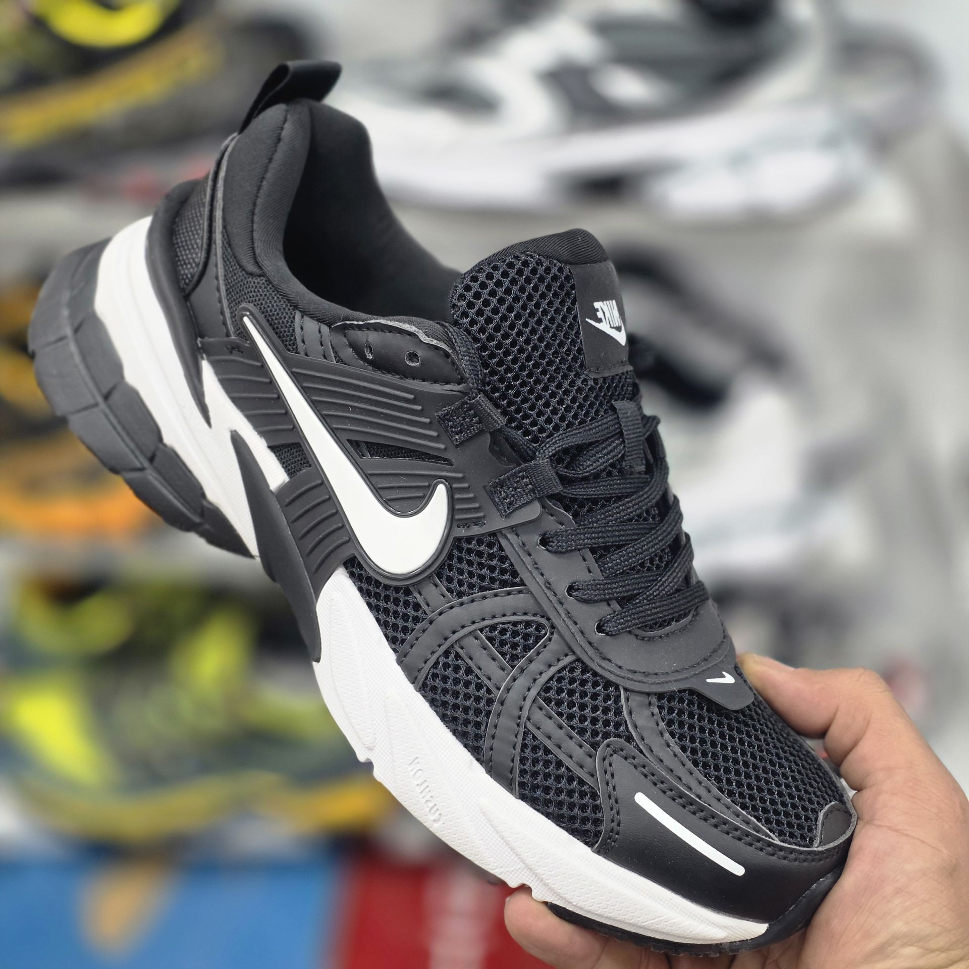 کتونی ویتنامی نایک کشلون وی تو کی | وارداتی ویتنام |  باجعبه  Nike V2k Run سایز بندی کامل 40 تا 45