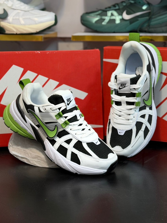 کتونی نایک وی تو کی/Nike V2k Run/ساخت ویتنام/سایز ۴۰تا ۴۵