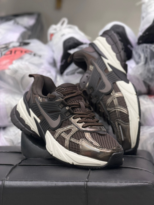کتونی نایک وی تو کی/Nike V2k Run/ساخت ویتنام/سایز ۴۰تا ۴۵