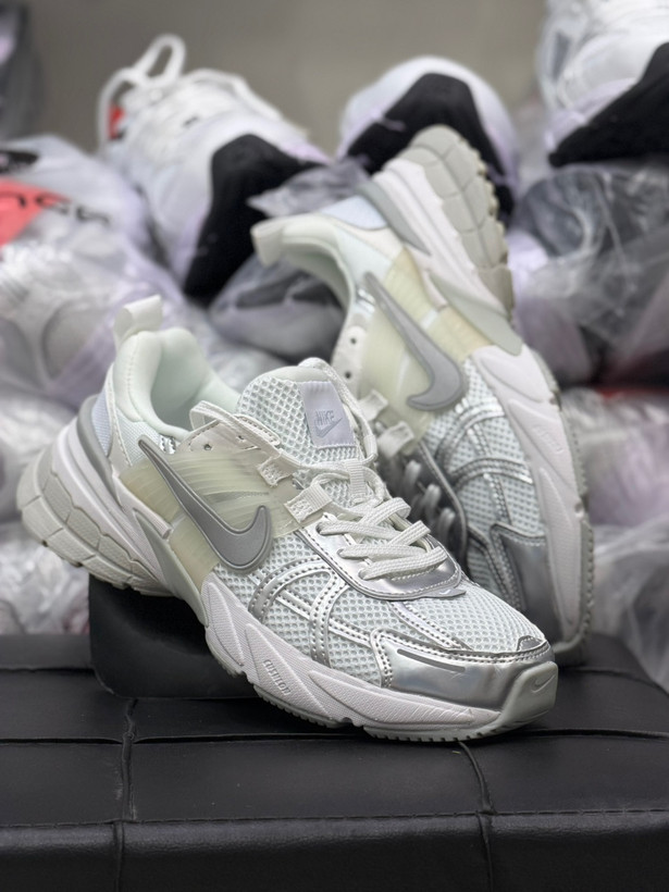 کتونی نایک وی تو کی/Nike V2k Run/ساخت ویتنام/سایز ۴۰تا ۴۵