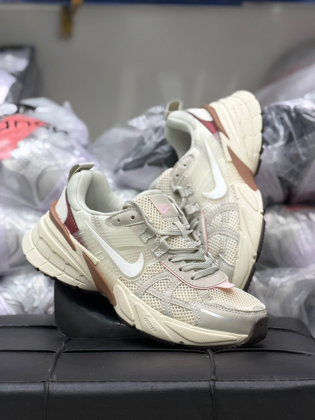 کتونی نایک وی تو کی/Nike V2k Run/ساخت ویتنام/سایز ۴۰تا ۴۵