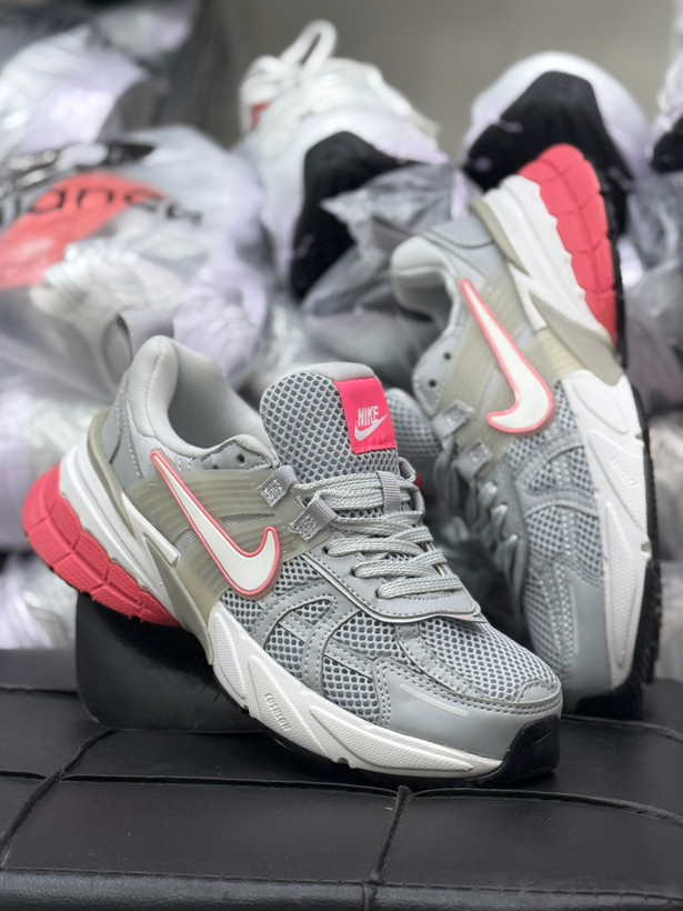 کتونی نایک وی تو کی/Nike V2k Run/ساخت ویتنام/سایز ۴۰تا ۴۵