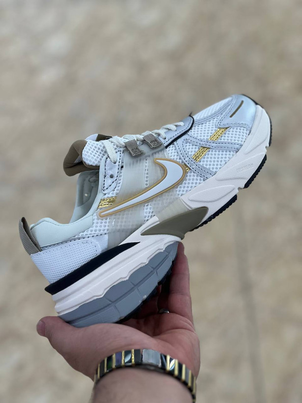 کتونی نایک وی تو کی/Nike V2k Run/ساخت ویتنام/سایز ۳۷ الی ۴۰