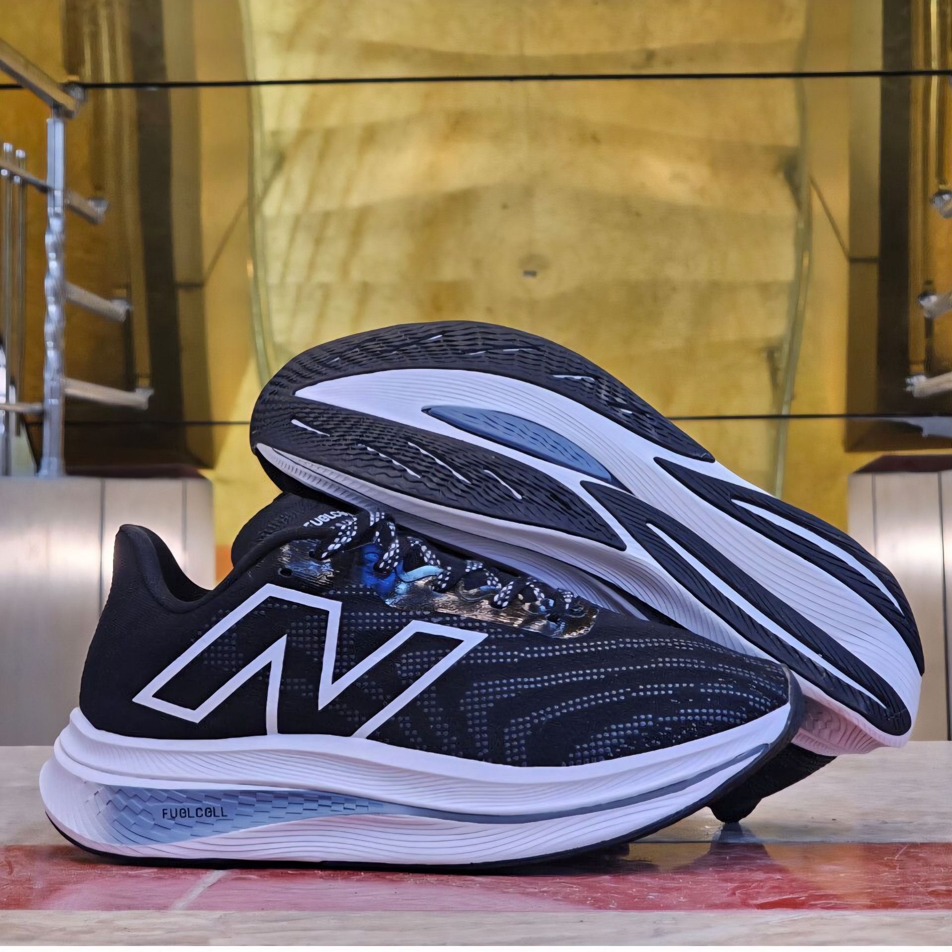 کتونی نیوبالانس سوپرکامپ وی 2/New Balance Supercomp V2/ساخت ویتنام/سایزبندی 40تا45/ضمانت اصالت کالا/فروش به صورت تک و عمده