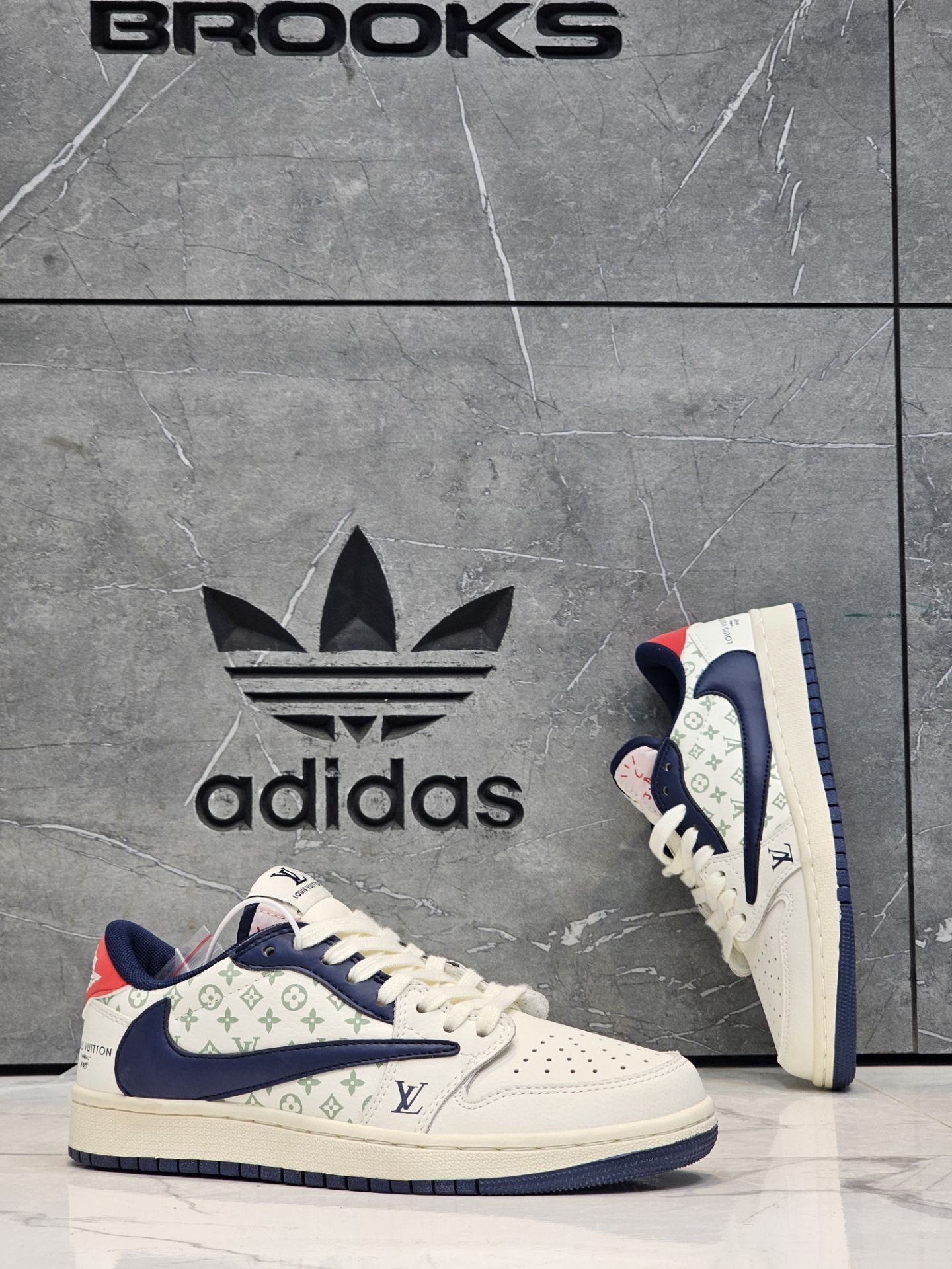 کتونی نایک ایر جردن وان/Nike Air Jordan 1/ ساخت ویتنام/سایزبندی 40تا45/ضمانت اصالت کالا/فروش به صورت تک و عمده