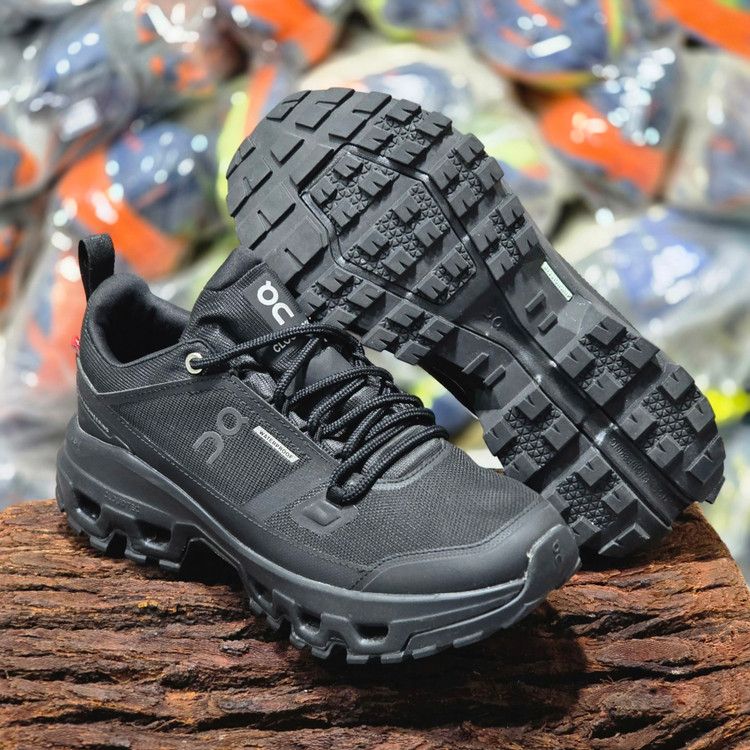کفش آن رانینگ کلادراک لو ضدآب/On Running Cloudrock Low Waterproof/ساخت ویتنام/سایز ۴۰/ضمانت اصالت کالا