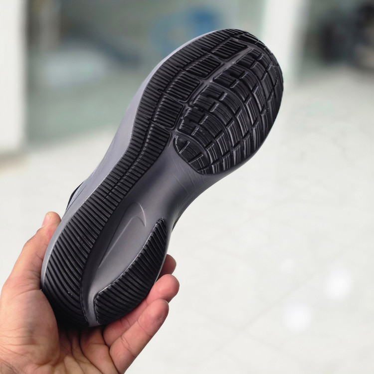کتونی نایک مسترکوالیتی ایرزوم وینفلو/ساخت ویتنام/سایز ۴۱ الی ۴۵/Nike Air Zoom Winflo/ضمانت اصالت کالا/فروش به صورت تک و عمده