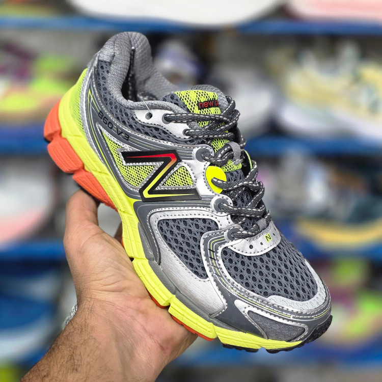 حراج ویژه کتونی مسترکوالیتی نیوبالانس ۸۶۰/سایز 36,37/ساخت ویتنام/New Balance 860V3