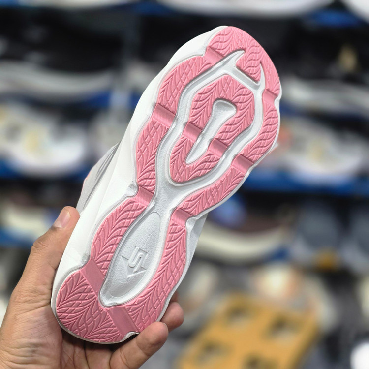 کتونی اسکیچرز آئرو برست/سایز ۳۷ الی ۴۰/ساخت ویتنام/Skechers Aero Burst/ضمانت کالا/فروش تک و عمده