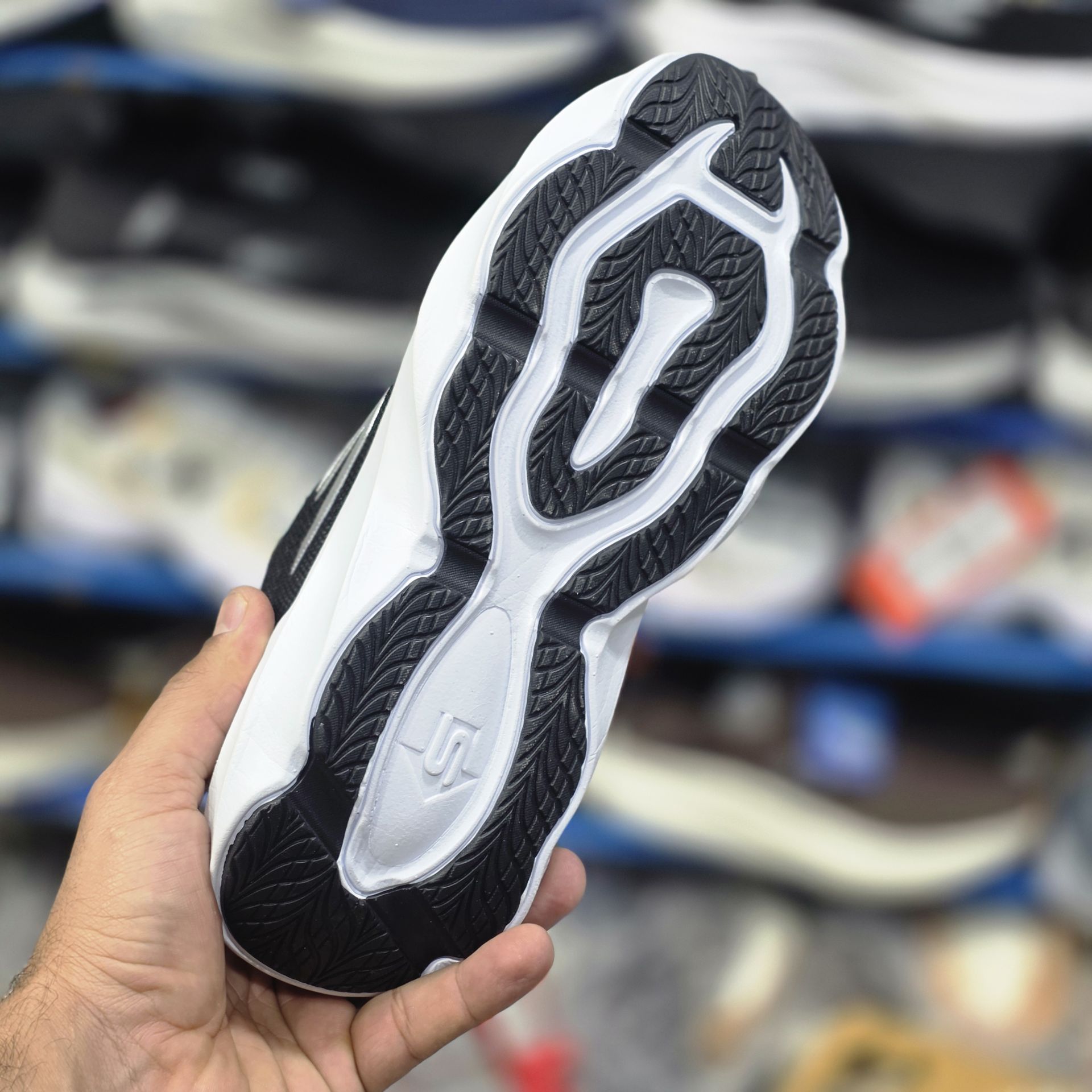 کتونی اسکیچرز آئرو برست/سایز ۳۷ الی ۴۰/ساخت ویتنام/Skechers Aero Burst/ضمانت کالا/فروش تک و عمده