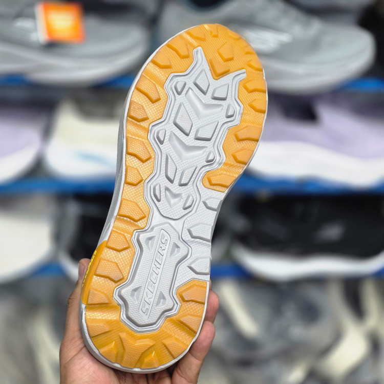 کتونی مسترکوالیتی اسکیچرز بدون بند/Skechers Slip Ins/سایز۴۰ الی ۴۵/ ساخت ویتنام/ضمانت کالا/فروش تک و عمده