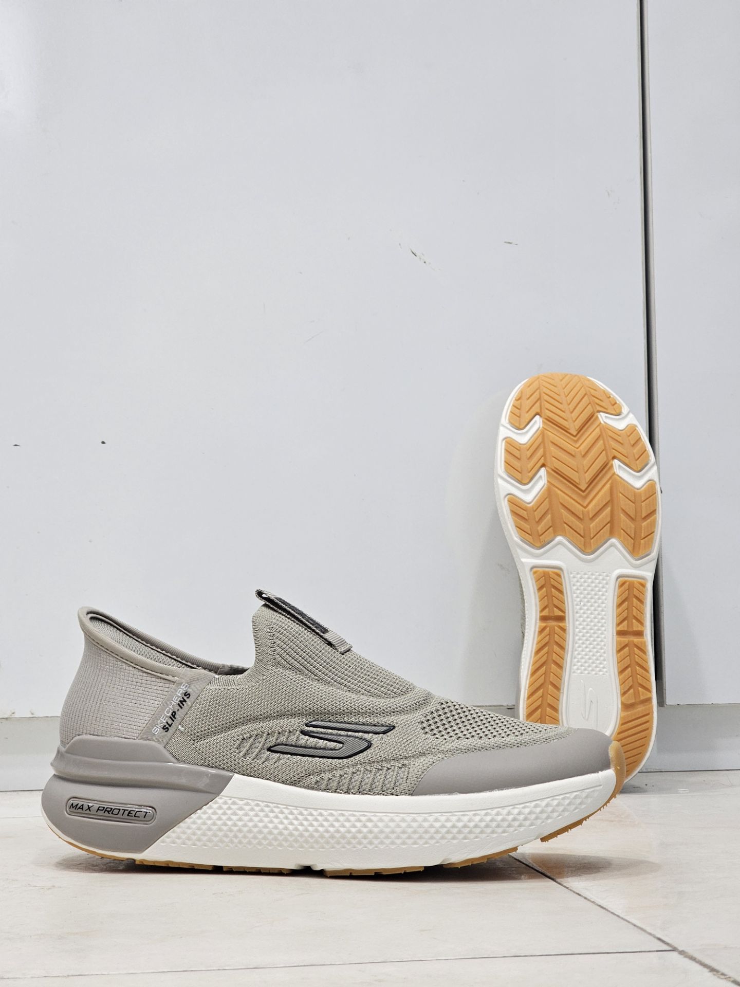کتونی طبی اسکیچرز بدون بند/Skechers Slip Ins/سایز۴۰ الی ۴۵/ ساخت ویتنام/ضمانت کالا/فروش تک و عمده