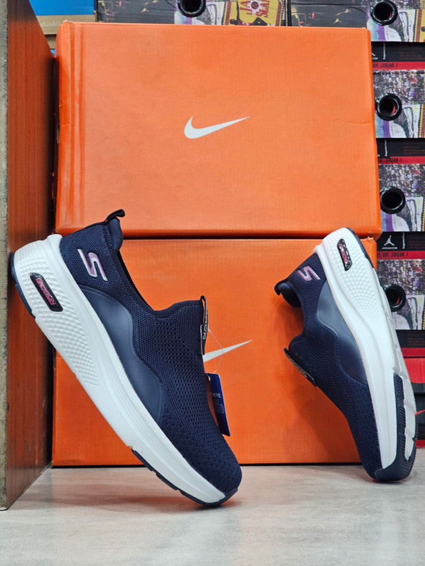 کتونی طبی اسکیچرز بدون بند زنانه/Skechers Slip Ins/سایز37 الی 40/ ساخت ویتنام/ضمانت کالا/فروش تک و عمده