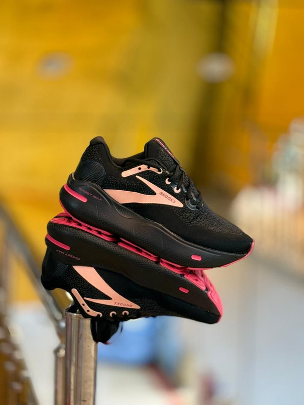 کتونی مسترکوالیتی بروکس گاست مکس/سایز ۴۰ الی ۴۵/ساخت ویتنام/Brooks Ghost Max/ضمانت کالا/فروش تک و عمده