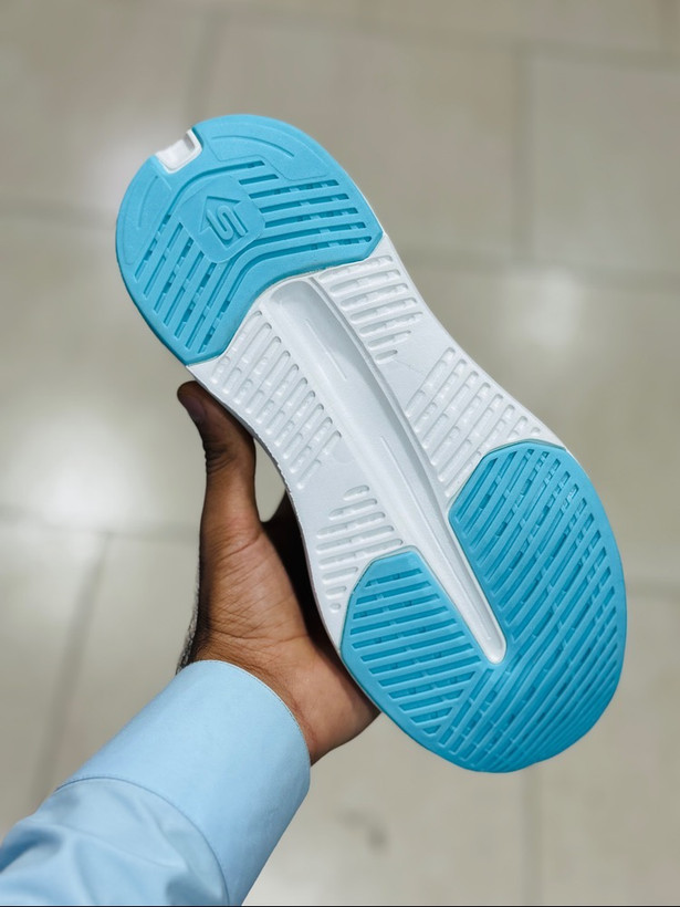 کتونی مسترکوالیتی اسکیچرز مکس کوشن/Skechers Max Cushioning/سایز 37 الی 40/ ساخت ویتنام/ ضمانت کالا