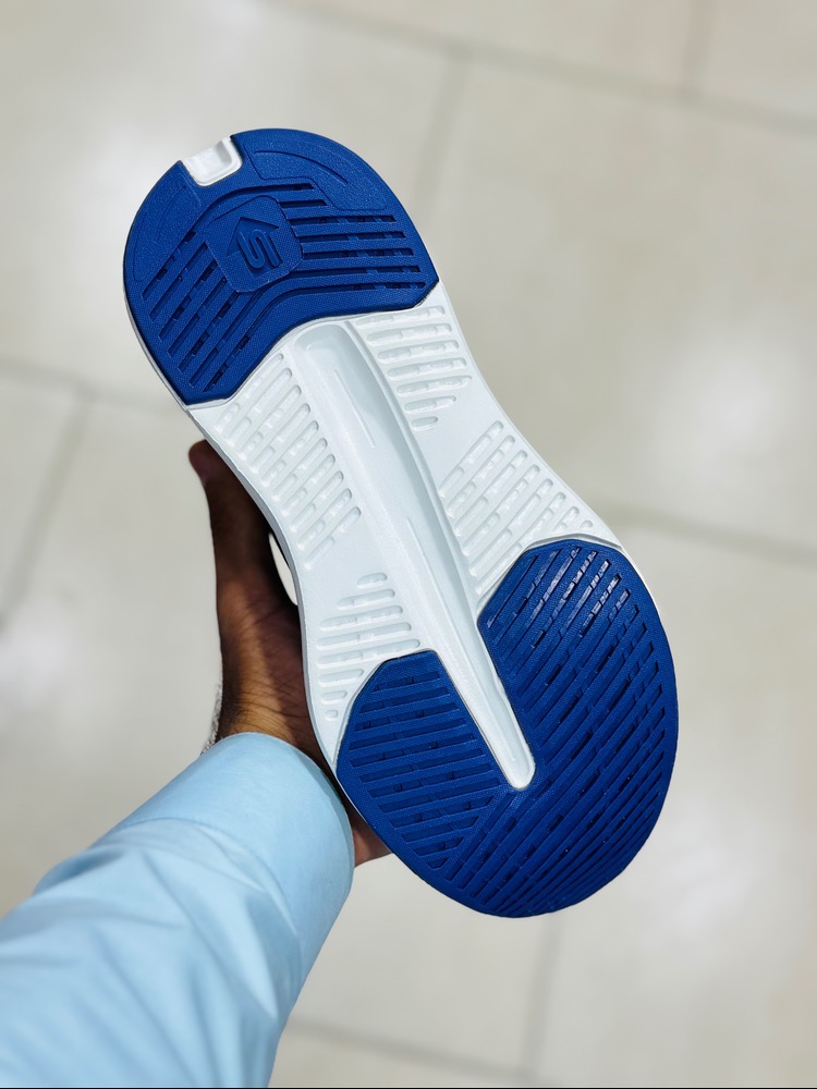 کتونی مسترکوالیتی اسکیچرز مکس کوشن/Skechers Max Cushioning/سایز 37 الی 40/ ساخت ویتنام/ ضمانت کالا