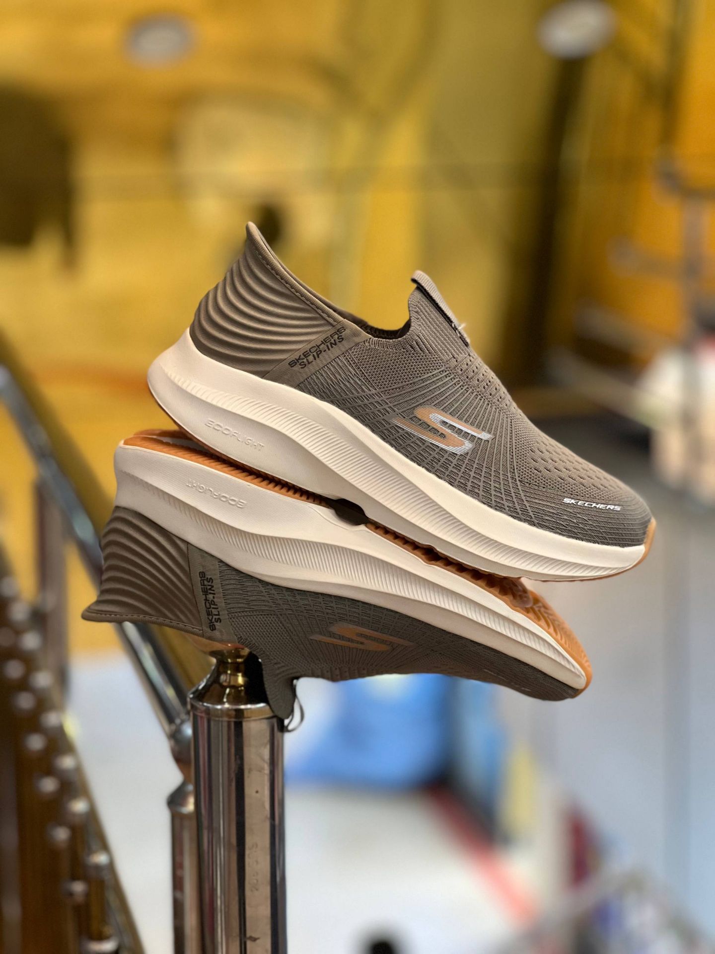 کتونی طبی مردانه اسکیچرز بدون بند/Skechers Slip Ins/سایز۴۰ الی ۴۵/ ساخت ویتنام/ضمانت کالا/فروش تک و عمده