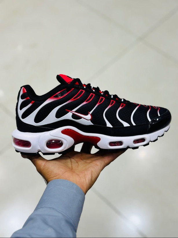 کتونی نایک ایر مکس پلاس تیان/سایز ۴۰ الی ۴۵/ساخت ویتنام/NIKE AIR MAX PLUS TN/ضمانت کالا/فروش تک و عمده