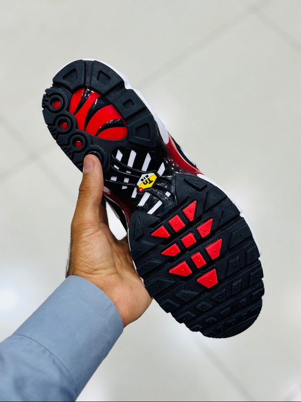 کتونی نایک ایر مکس پلاس تیان/سایز ۴۰ الی ۴۵/ساخت ویتنام/NIKE AIR MAX PLUS TN/ضمانت کالا/فروش تک و عمده