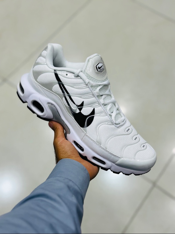 کتونی نایک ایر مکس پلاس تیان/سایز ۴۰ الی ۴۵/ساخت ویتنام/NIKE AIR MAX PLUS TN/ضمانت کالا/فروش تک و عمده