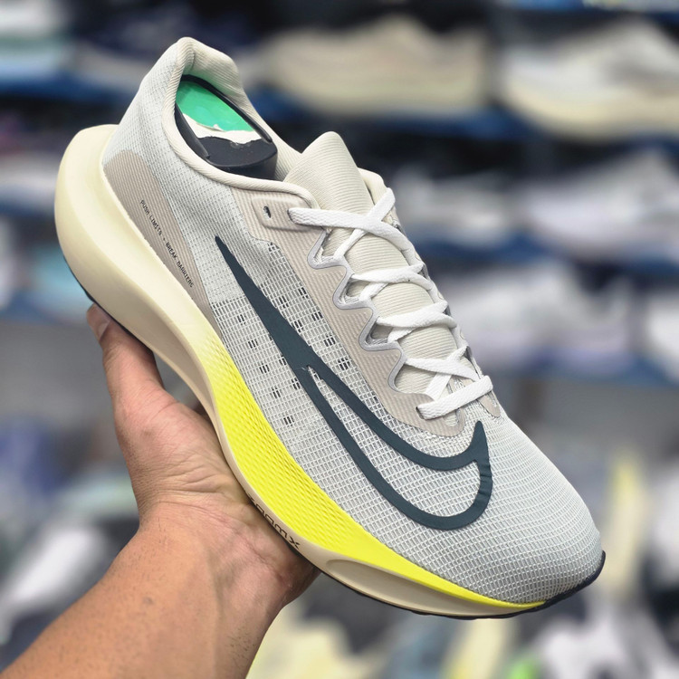 کتونی پیاده روی و رانینگ نایک زوم ایکس/Nike ZoomX/ ساخت ویتنام/سایز ۴۰ الی ۴۵/ضمانت کالا/فروش تک و عمده
