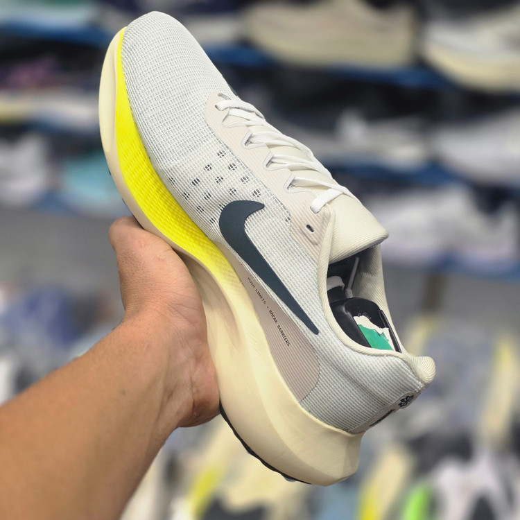 کتونی پیاده روی و رانینگ نایک زوم ایکس/Nike ZoomX/ ساخت ویتنام/سایز ۴۰ الی ۴۵/ضمانت کالا/فروش تک و عمده