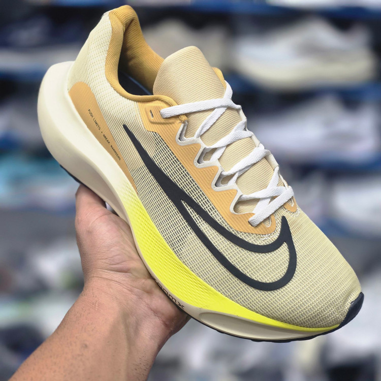 کتونی پیاده روی و رانینگ نایک زوم ایکس/Nike ZoomX/ ساخت ویتنام/سایز ۴۰ الی ۴۵/ضمانت کالا/فروش تک و عمده