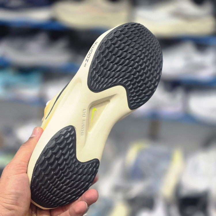 کتونی پیاده روی و رانینگ نایک زوم ایکس/Nike ZoomX/ ساخت ویتنام/سایز ۴۰ الی ۴۵/ضمانت کالا/فروش تک و عمده