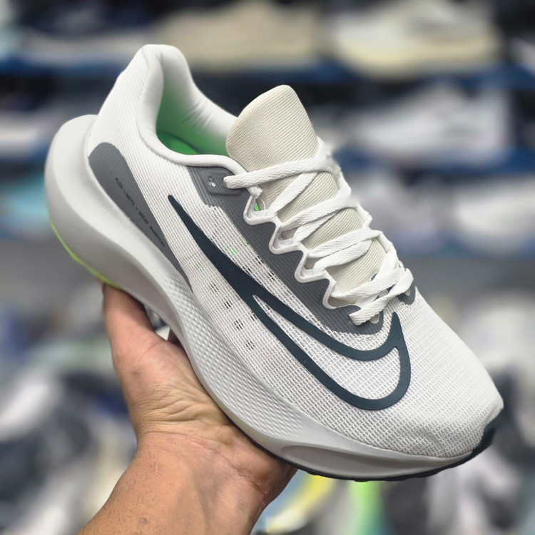 کتونی پیاده روی و رانینگ نایک زوم ایکس/Nike ZoomX/ ساخت ویتنام/سایز ۴۰ الی ۴۵/ضمانت کالا/فروش تک و عمده