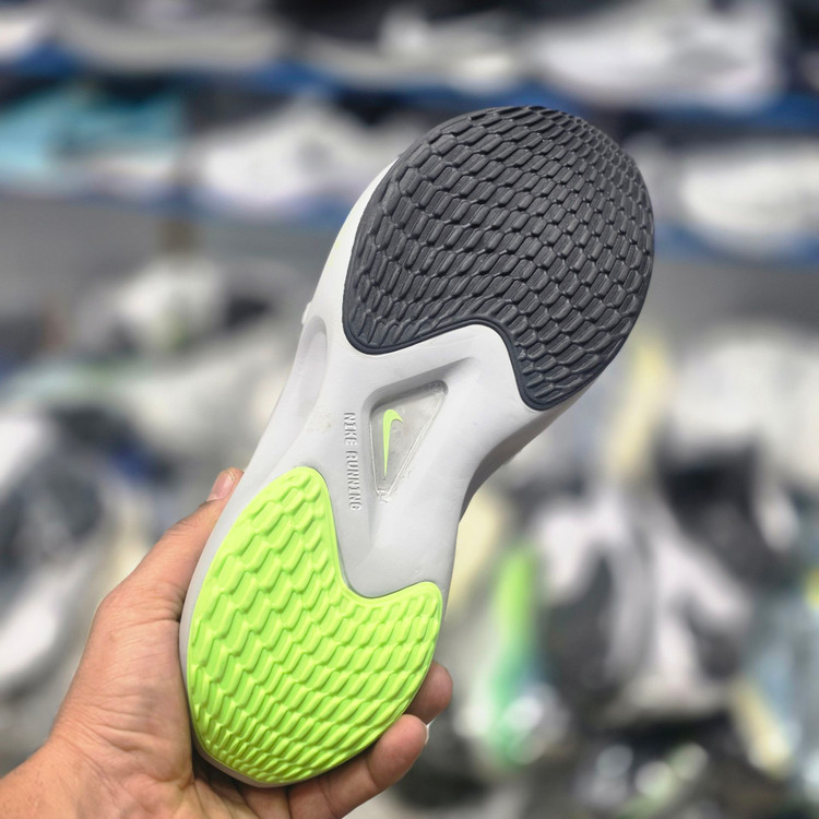 کتونی پیاده روی و رانینگ نایک زوم ایکس/Nike ZoomX/ ساخت ویتنام/سایز ۴۰ الی ۴۵/ضمانت کالا/فروش تک و عمده