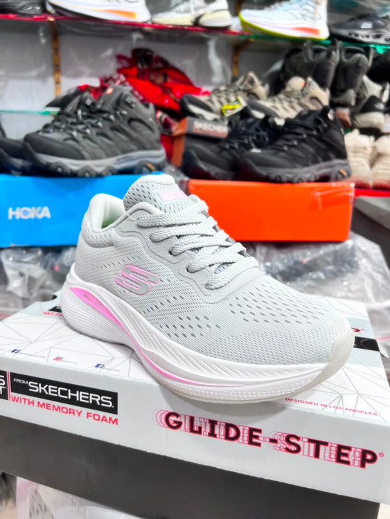 کتونی مسترکوالیتی اسکیچرز مکس کوشن/Skechers Max Cushioning/سایز 37 الی 40/ ساخت ویتنام/ ضمانت کالا