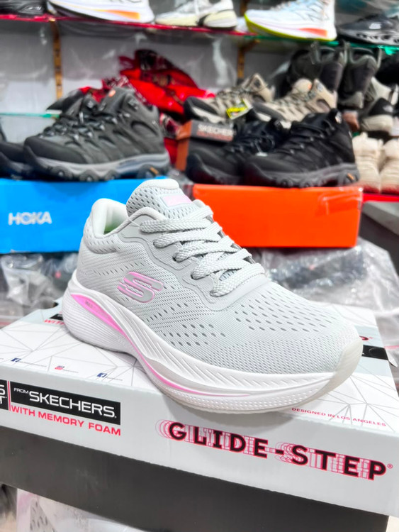 کتونی مسترکوالیتی اسکیچرز مکس کوشن/Skechers Max Cushioning/سایز 37 الی 40/ ساخت ویتنام/ ضمانت کالا