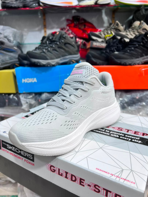 کتونی مسترکوالیتی اسکیچرز مکس کوشن/Skechers Max Cushioning/سایز 37 الی 40/ ساخت ویتنام/ ضمانت کالا