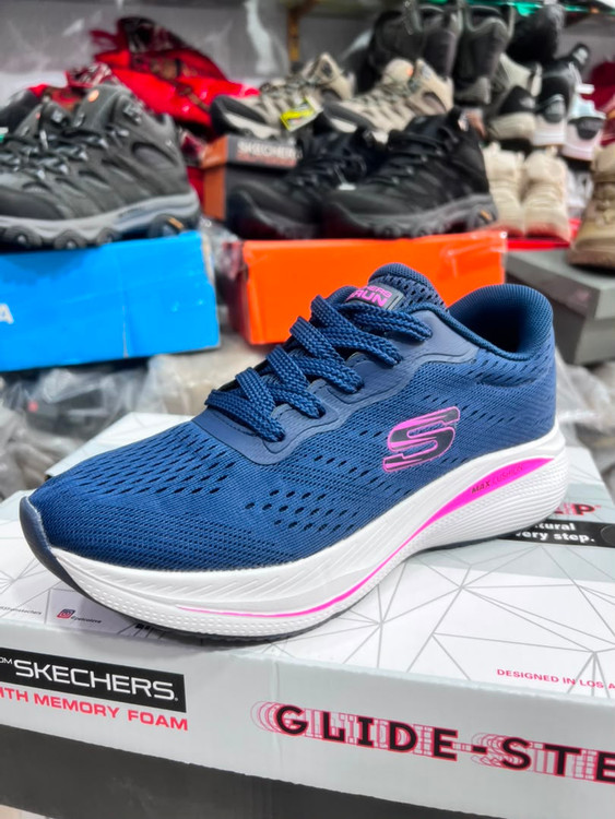 کتونی مسترکوالیتی اسکیچرز مکس کوشن/Skechers Max Cushioning/سایز 37 الی 40/ ساخت ویتنام/ ضمانت کالا