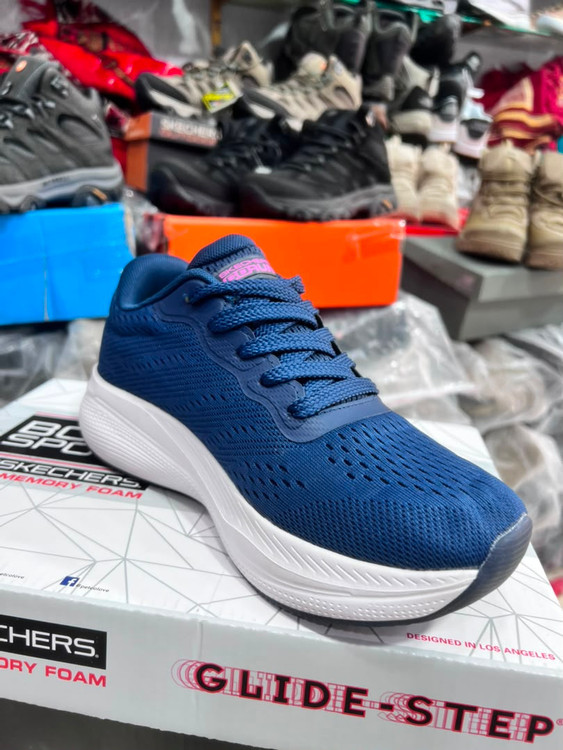 کتونی مسترکوالیتی اسکیچرز مکس کوشن/Skechers Max Cushioning/سایز 37 الی 40/ ساخت ویتنام/ ضمانت کالا