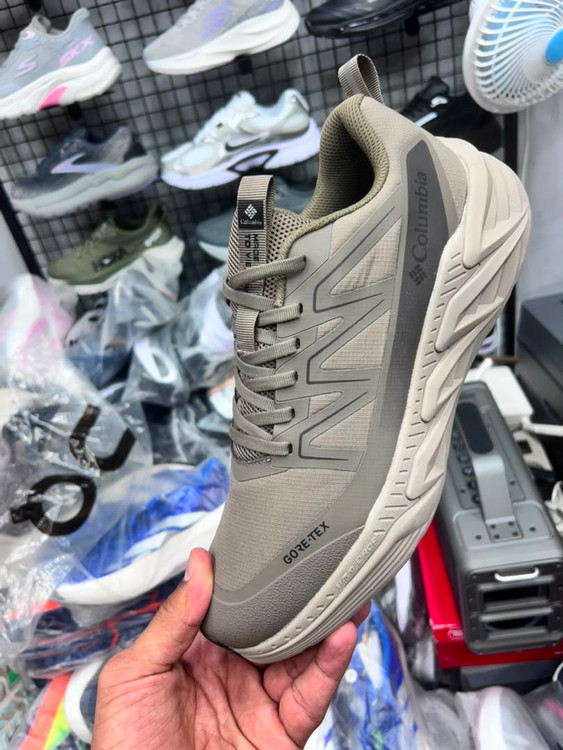 کتونی مسترکوالیتی طبیعت گردی کلمبیا ضدآب مردانه/سایز 40 الی 45/Columbia GORE-TEX/ضمانت کالا/فروش تک و عمده