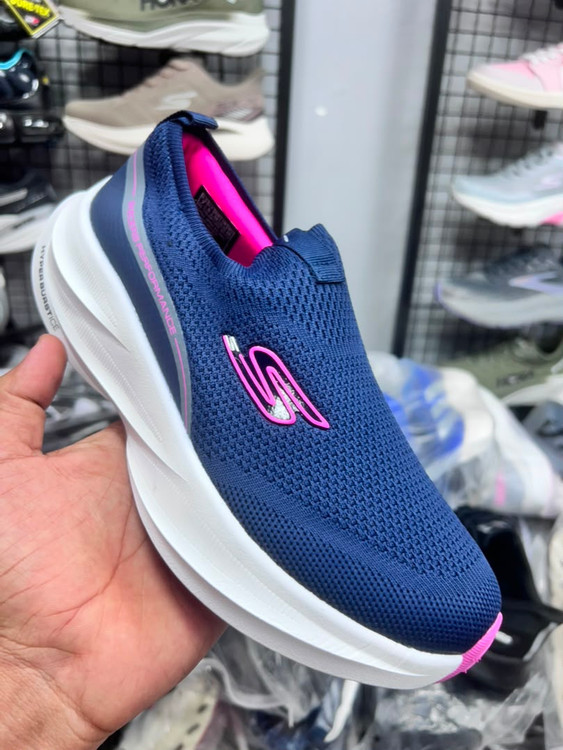 کتونی مسترکوالیتی اسکیچرز مکس کوشن/Skechers Max Cushioning/سایز 37 الی 40/ ساخت ویتنام/ ضمانت کالا