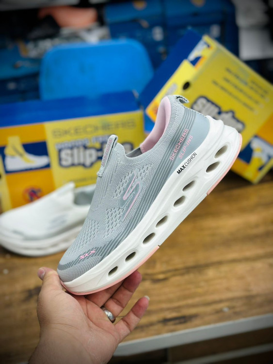 کتونی مسترکوالیتی اسکیچرز مکس کوشن/Skechers Max Cushioning/سایز 37 الی 40/ ساخت ویتنام/ ضمانت کالا