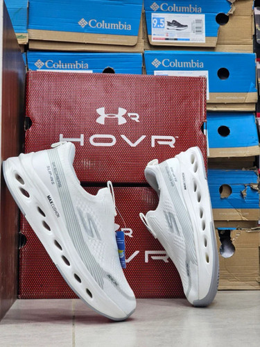 کتونی مسترکوالیتی اسکیچرز مکس کوشن/Skechers Max Cushioning/سایز 37 الی 40/ ساخت ویتنام/ ضمانت کالا