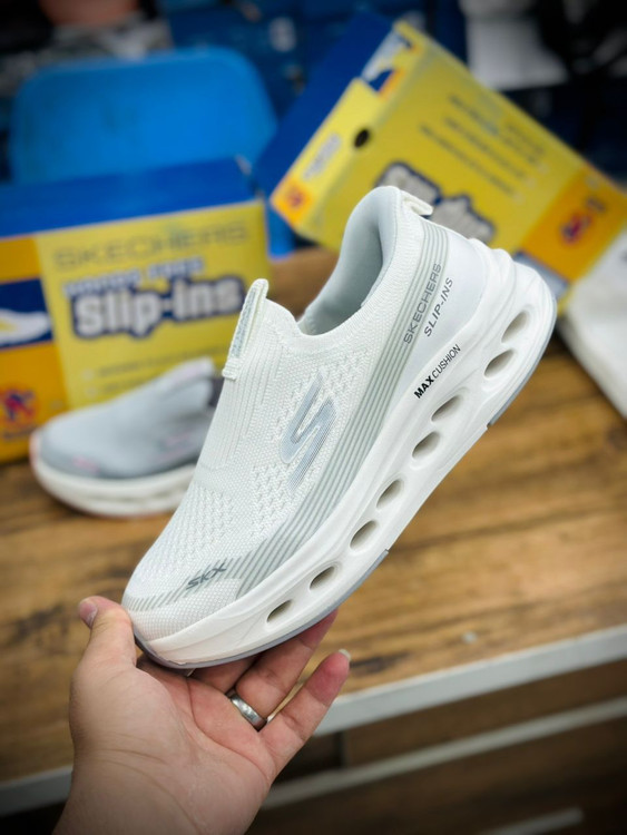 کتونی مسترکوالیتی اسکیچرز مکس کوشن/Skechers Max Cushioning/سایز 37 الی 40/ ساخت ویتنام/ ضمانت کالا