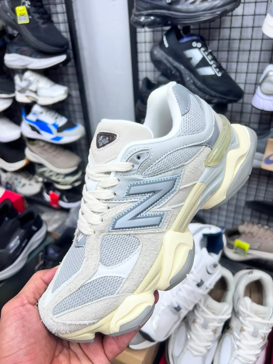 کتونی مسترکوالیتی نیوبالانس ۹۰۶۰/ساخت ویتنام/سایز 40 الی 45/ Newbalance 9060/ضمانت اصالت کالا/فروش به صورت تک و عمده