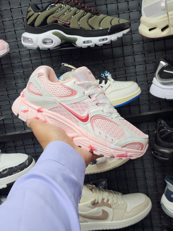 کتونی مسترکوالیتی نایک V5 RNR/ سایز 37 الی 40/ Nike V5 RNR/ضمانت کالا/فروش تک و عمده