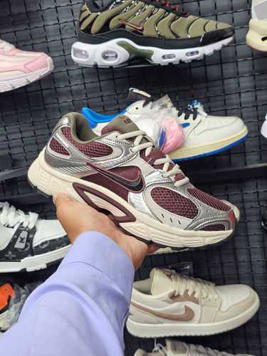 کتونی مسترکوالیتی نایک V5 RNR/ سایز 37 الی 40/ Nike V5 RNR/ضمانت کالا/فروش تک و عمده