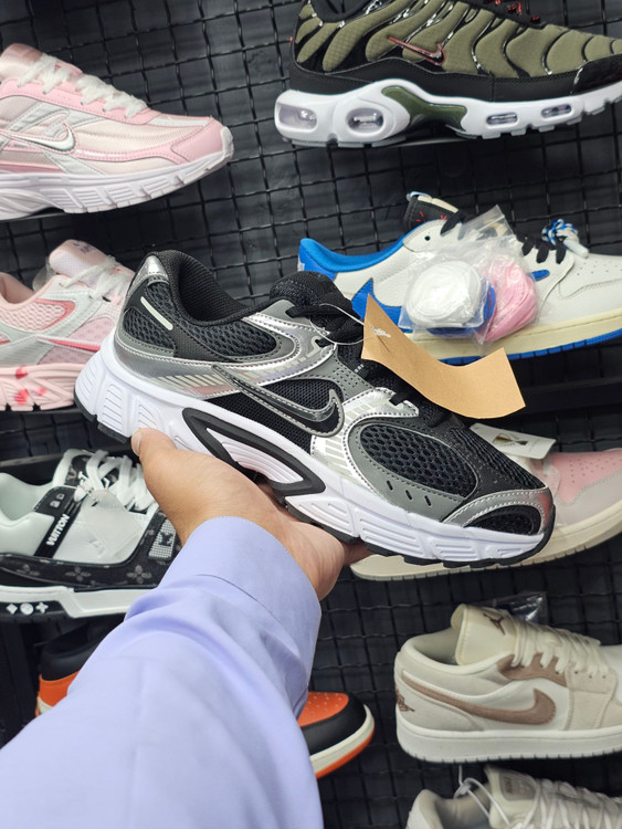 کتونی مسترکوالیتی نایک V5 RNR/ سایز 40 الی 45/ Nike V5 RNR/ضمانت کالا/فروش تک و عمده