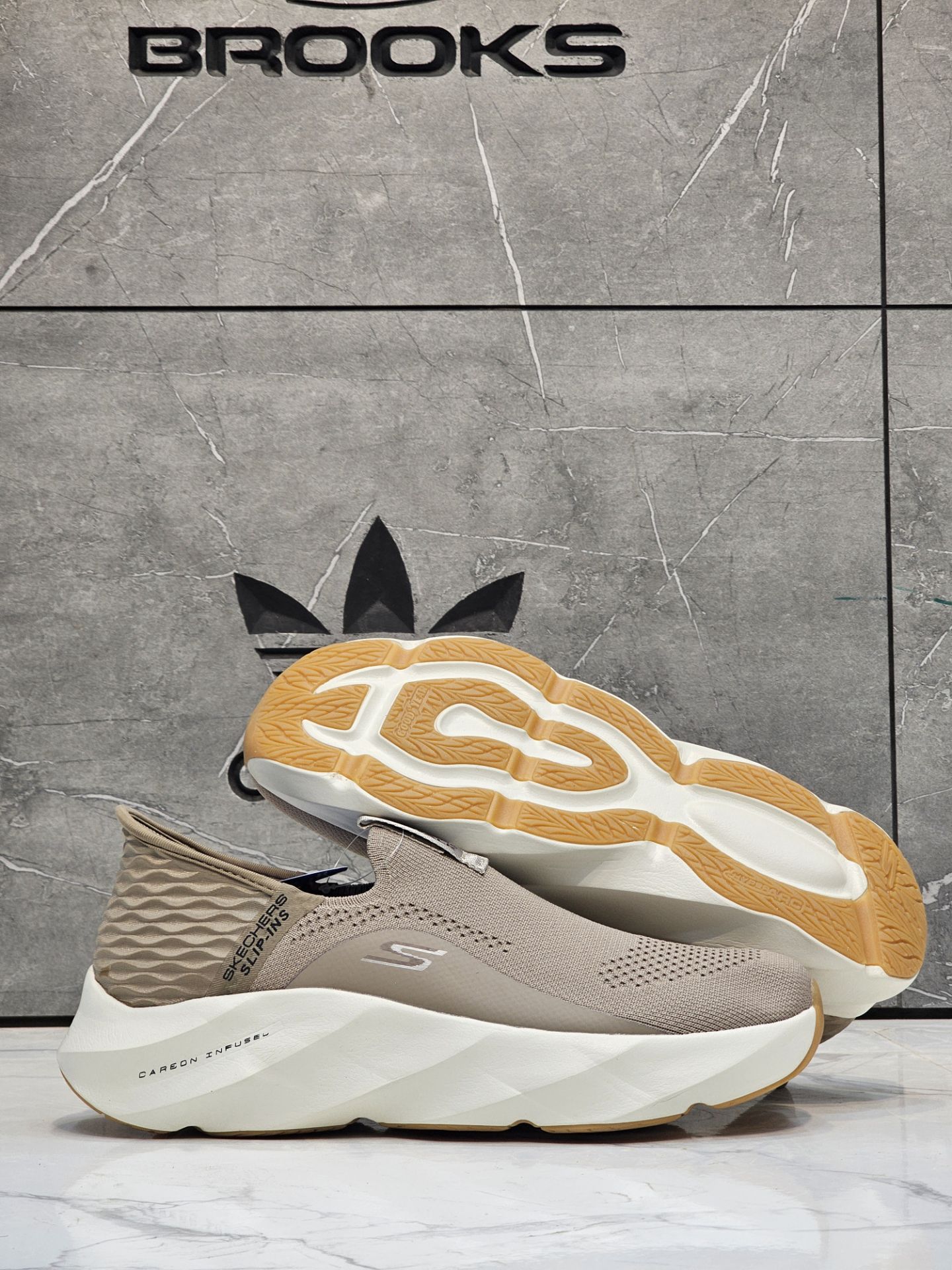کتونی طبی مردانه اسکیچرز بدون بند/Skechers Slip Ins/سایز۴۰ الی ۴۵/ ساخت ویتنام/ضمانت کالا/فروش تک و عمده