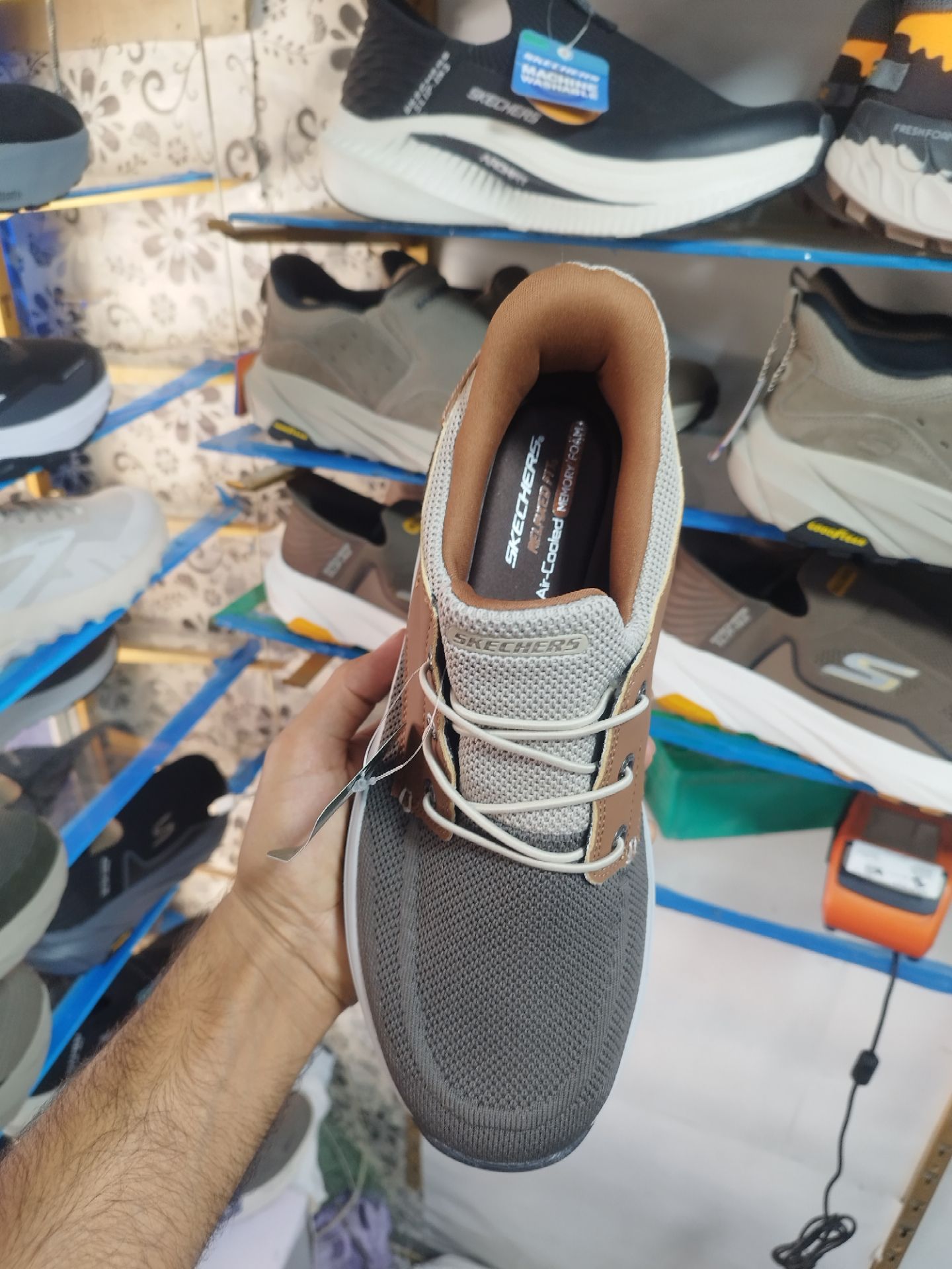 کتونی مردانه اسکیچرز اسلیپ اینز مرو آلدن/سایز ۴۰ الی ۴۵/ساخت ویتنام/Skechers Mens Slip Ins Meroe Alden/ضمانت کالا/فروش تک و عمده